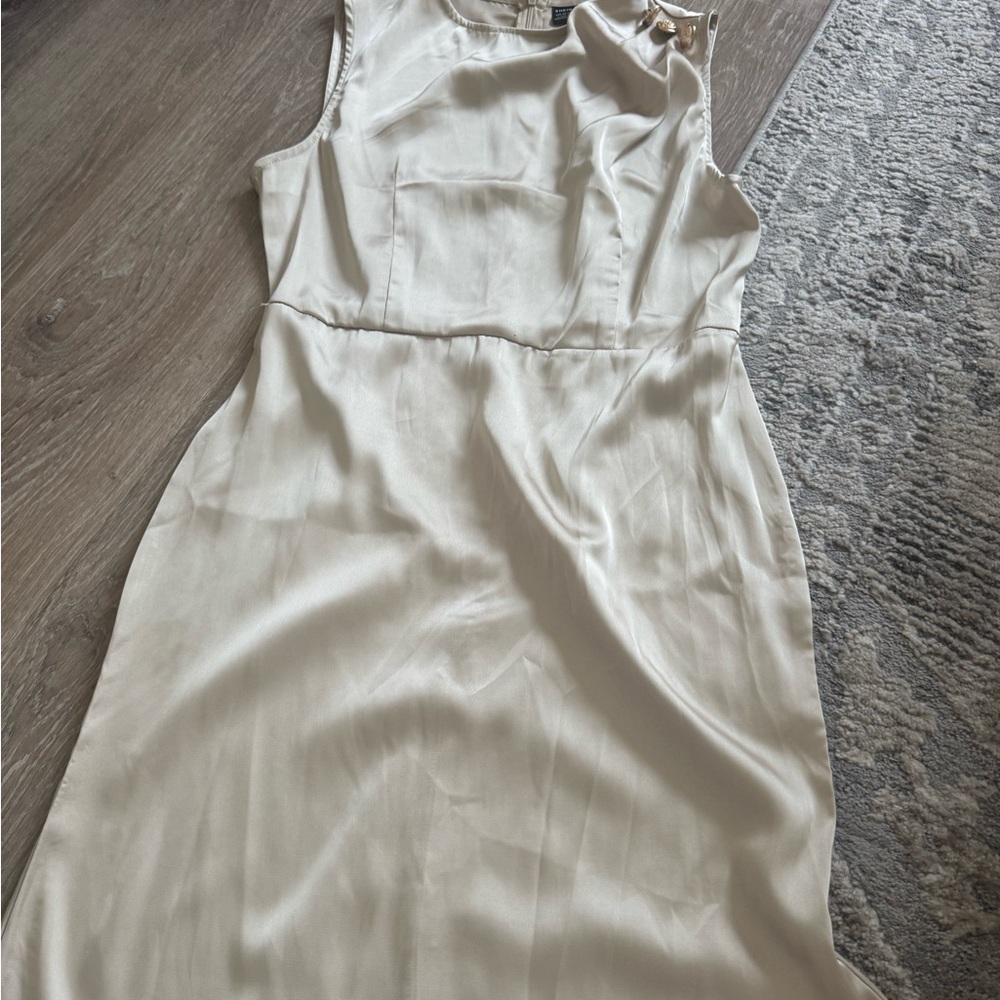 Elegant Cream Sleeveless Dress